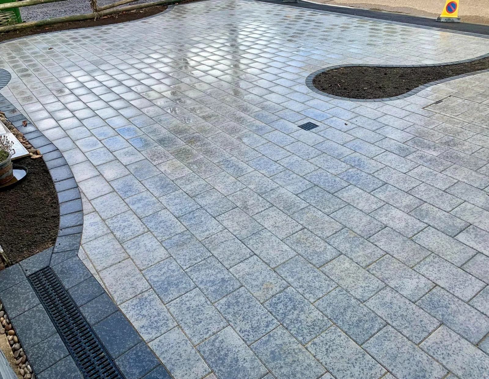 Block paving driveway installation by Botanic Hardscapes