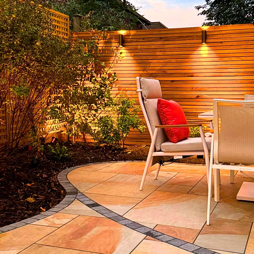 Sandstone patio at evening in Twickenham